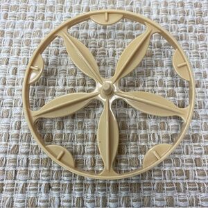 VTG TUPPERWARE REPLACEMENT QUICK SHAKER WHEEL INSERT ONLY TAN BEIGE #846 3.5"d
